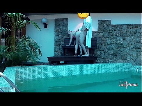 ❤️ Boss invita a cameriera à a piscina, ma ùn pudia resiste à un caldu ️❌ Pornografia dura à co.xxx-wow-net.ru ❤